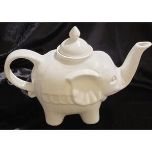 CORDON BLEU White Porcelain ELEPHANT TEA POT Trunk Up Kitchen Item Decorative